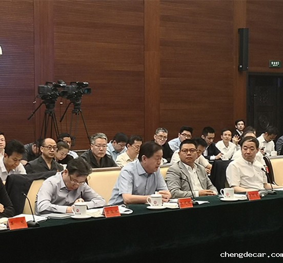 全国人大代表、taptap点点信誉董事长熊建明参加最高人民法院举行的民营企业家座谈会