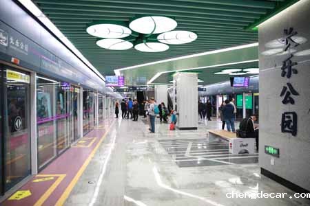 由chengdecar提供屏蔽门系统的西安地铁3号线开通运营
